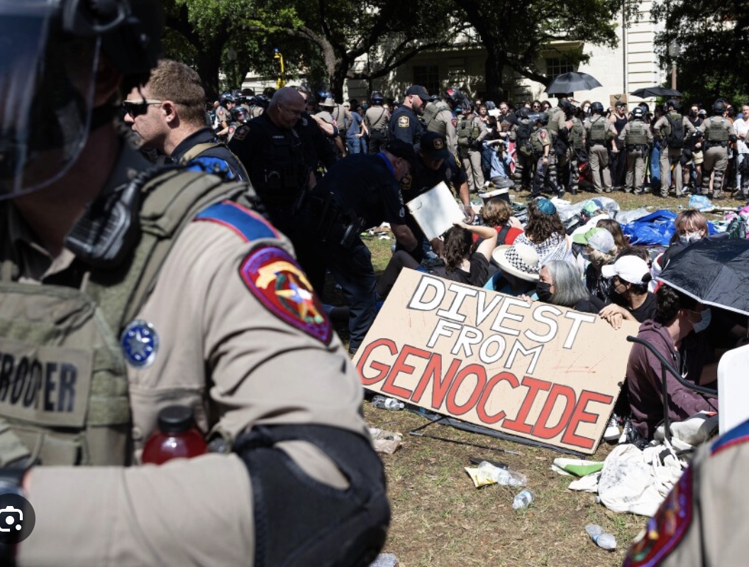 A Texas State Trooper in riot gear stands in front of the UT-Austin student Gaza protest in 20204.